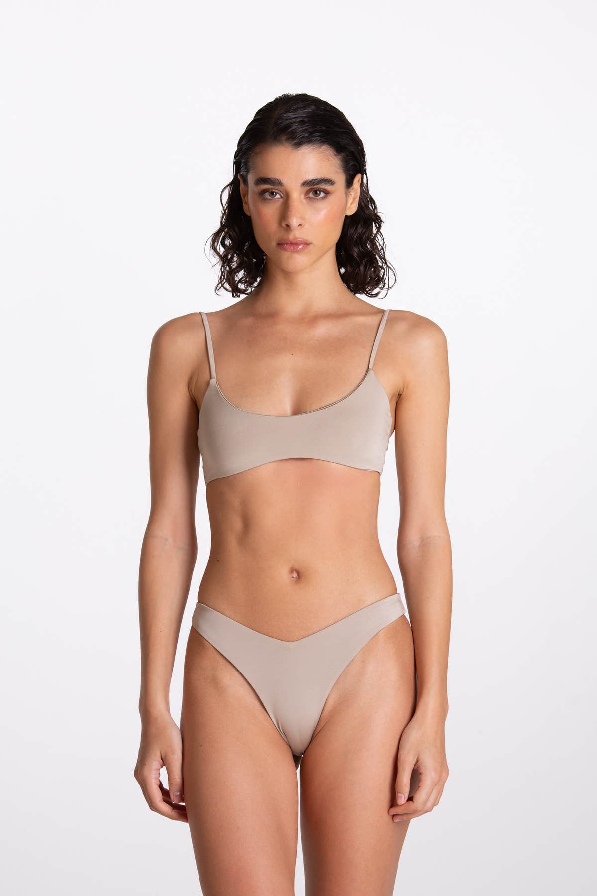 Bikini Lea Bond