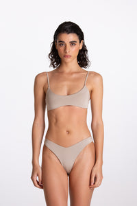 Bikini Lea Bond