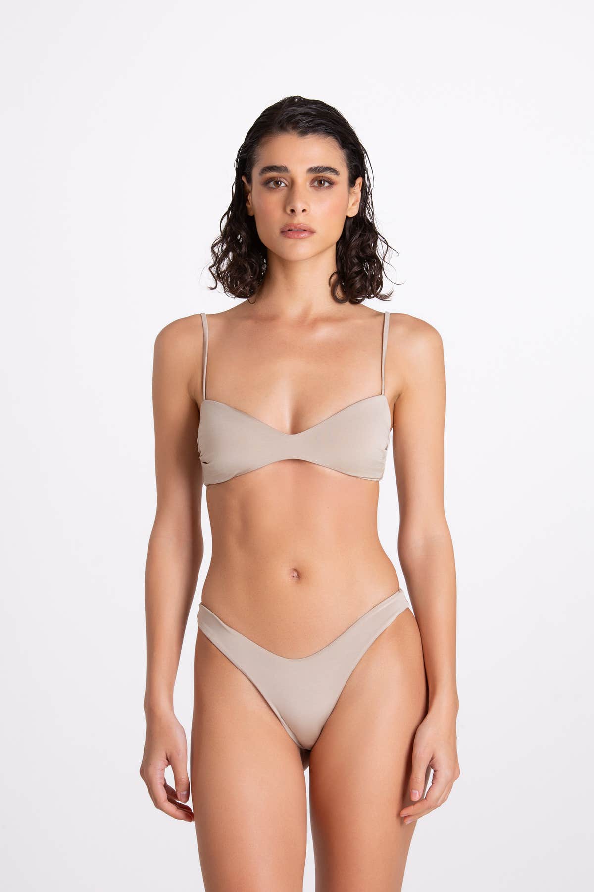 Bikini Mia Bond