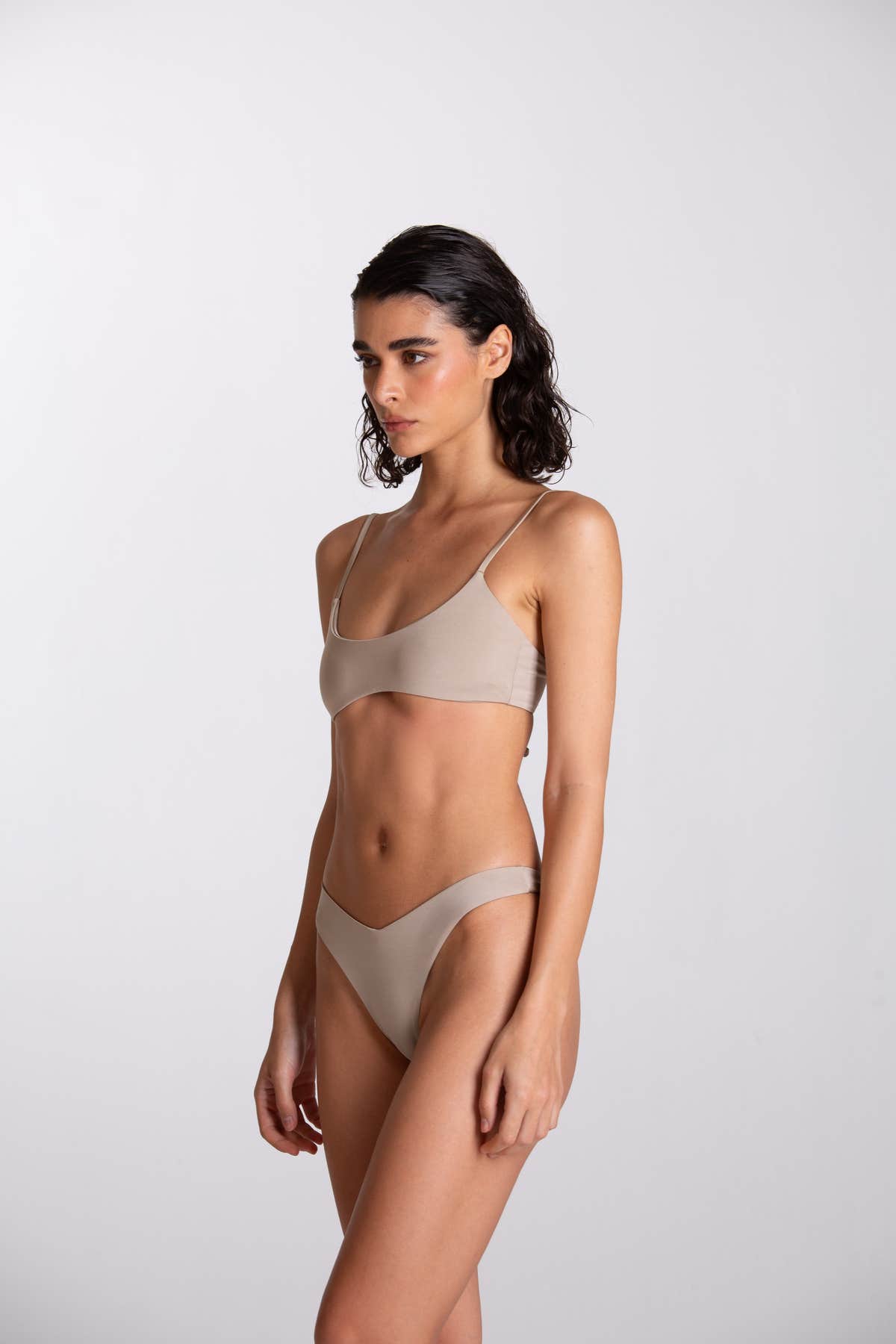 Bikini Lea Bond